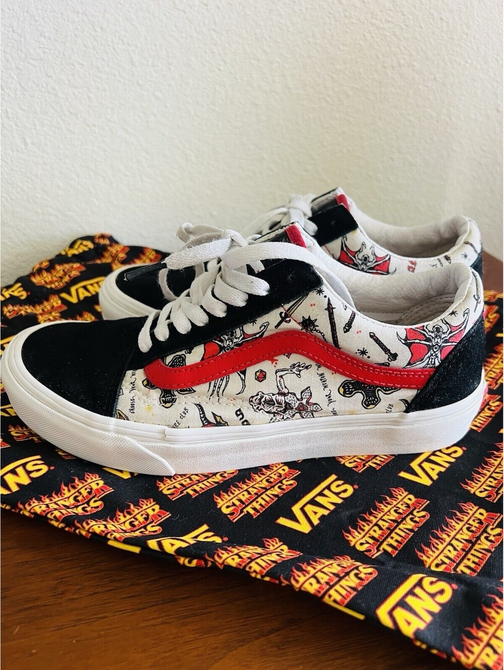 VANS Old Skool Stranger Things Collab Canvas Sneakers Black/Red/White Women 8 - Picture 2 of 15